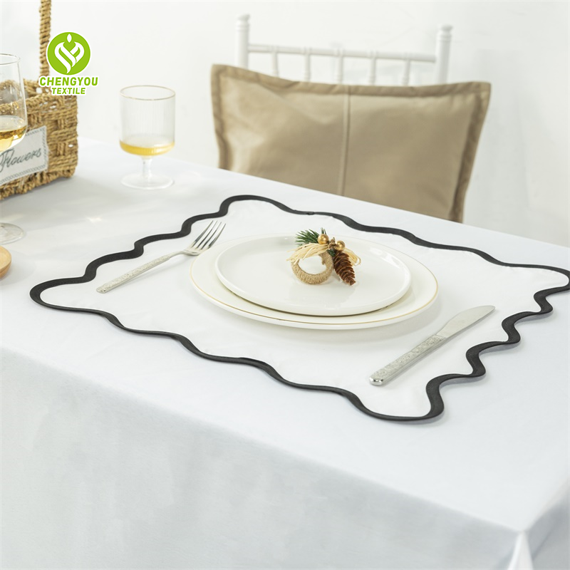 Luxury Kitchen Napkins Cotton Dinner Scalloped Linen Table Napkins Cloth with Embroidery